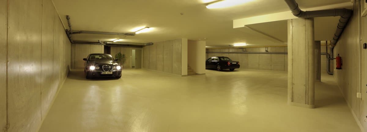 Panoramatický pohled do podzemní garáže