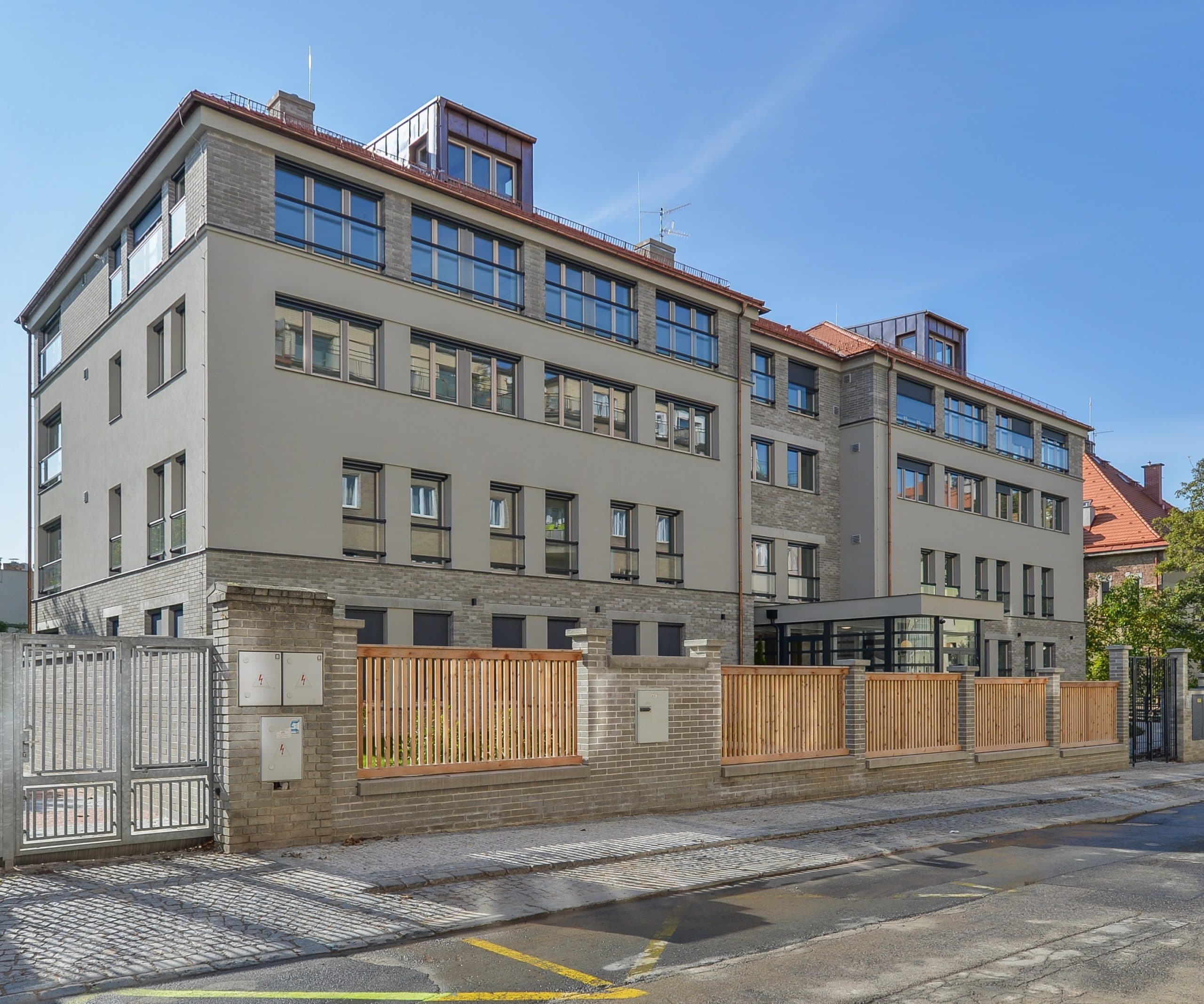 Fotografie rezidenčního domu v Hradešínské ulici