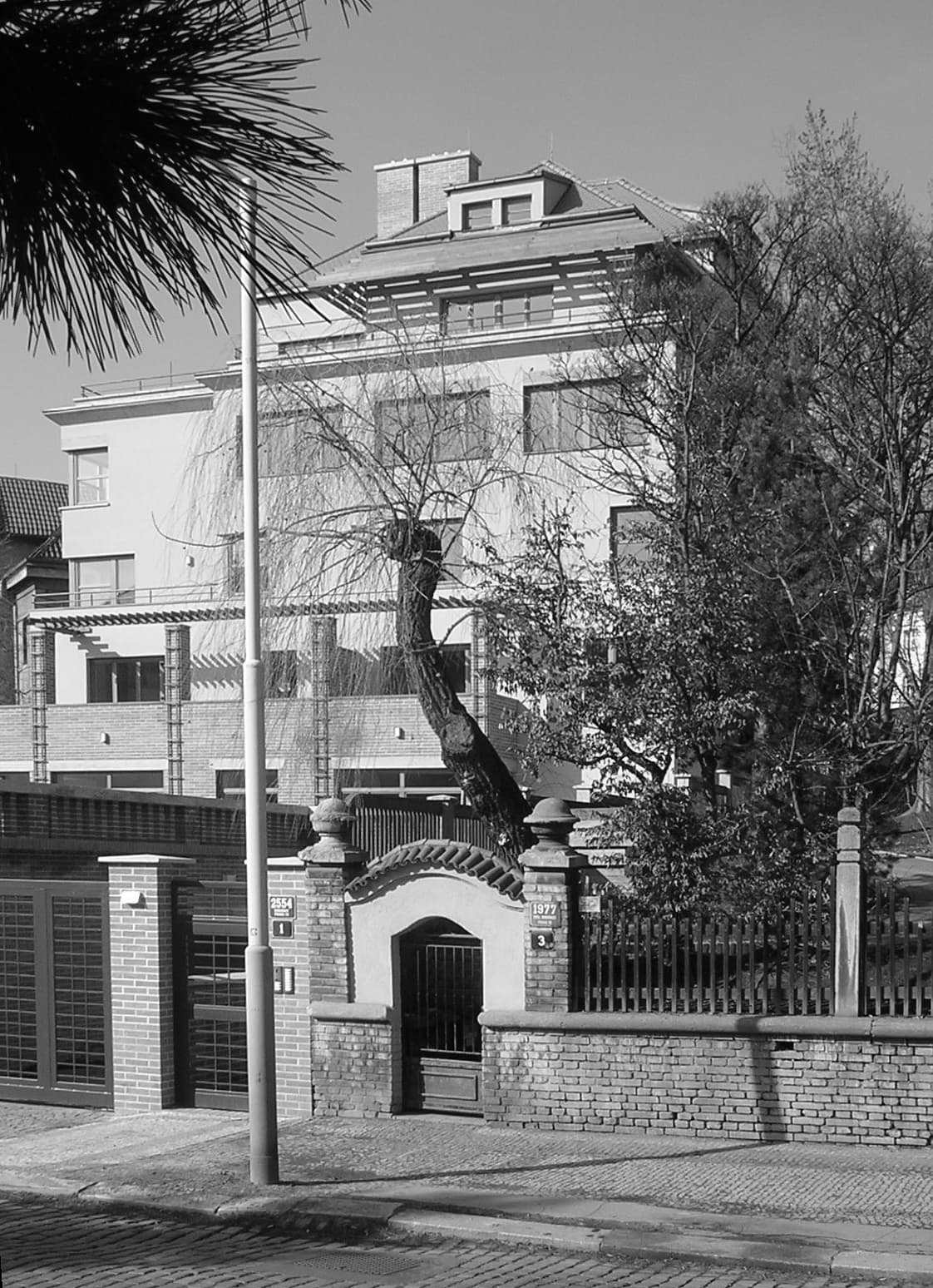 Černobílá fotografie projektu Villa Vlašimská